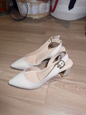 Jones New York Ivory Pointed Slingback Block Heels with Gold Buckle